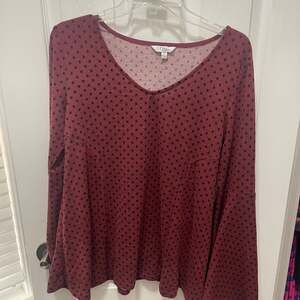 Q and A Red Black Polka Dot Long Sleeve Poly Jersey Tunic Top